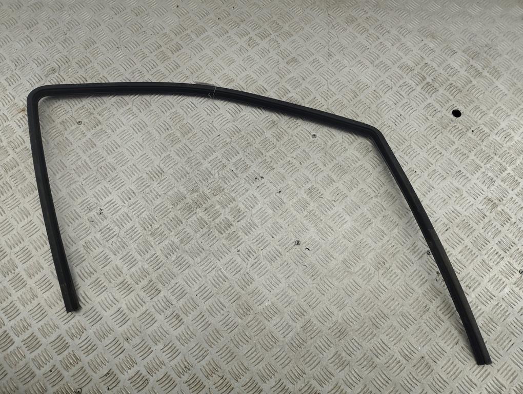 уплотнитель двери Volkswagen Sharan 2002, 1.8 л., бензин, МКПП, чёрный, минивэн