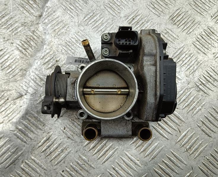 заслонка дроссельная Volkswagen Passat B5 1998, 1.6 л., бензин, МКПП, зелёный, седан, 058133063H