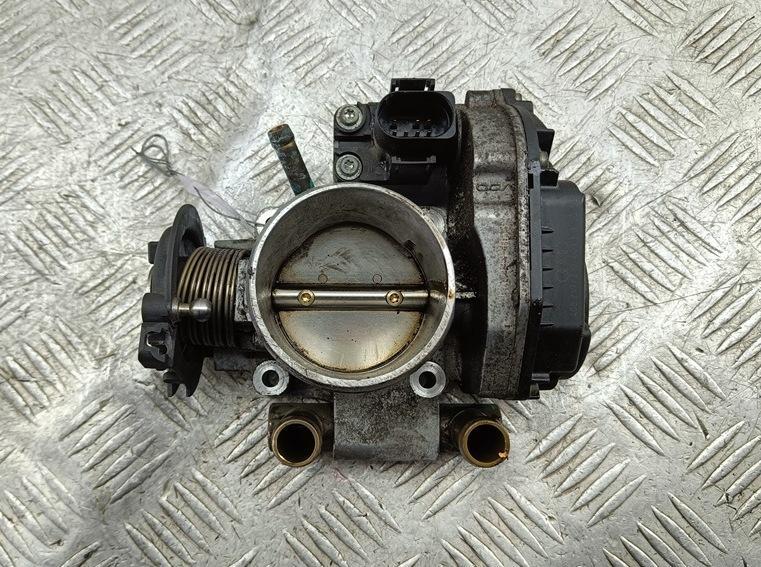 заслонка дроссельная Audi A4 B5 1995, 1.6 л., бензин, МКПП, серый, седан, 058133063