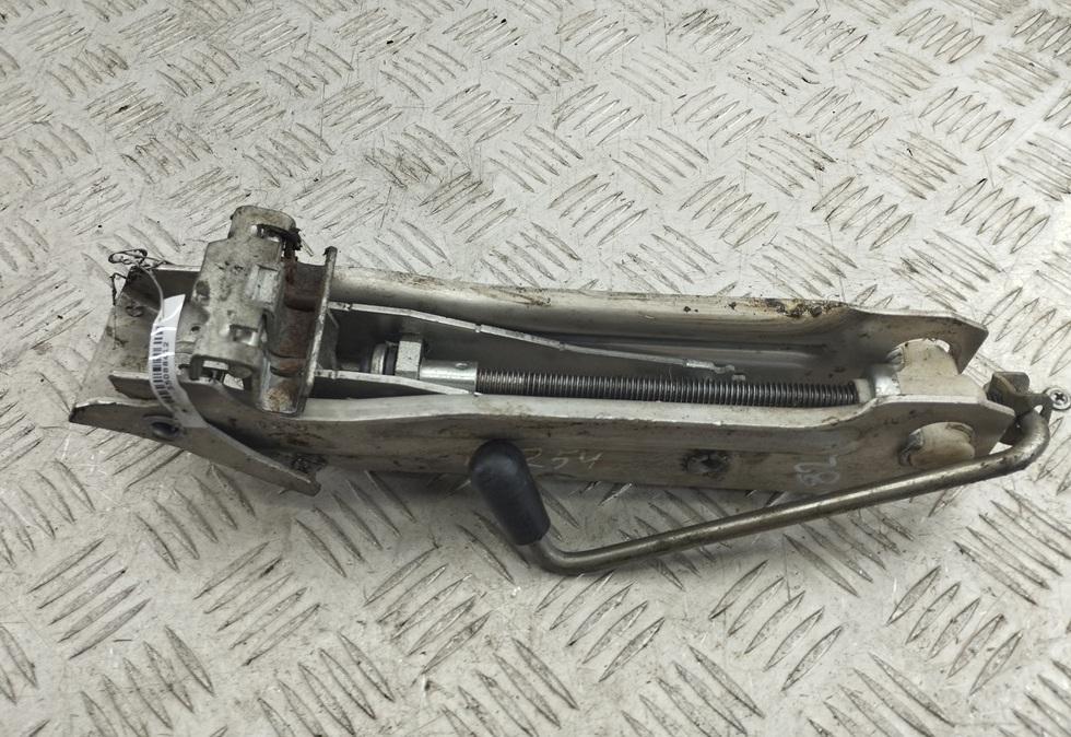 домкрат Audi A6 C5 1997, 2.8 л., бензин, МКПП, серый, седан, 8L0011031A