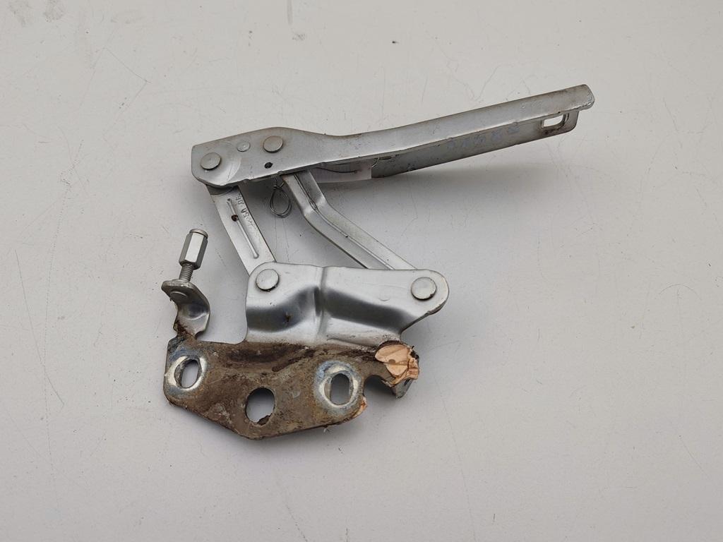 петля капота правая Volkswagen Passat B6 2007, серый, седан, 3C0823302D