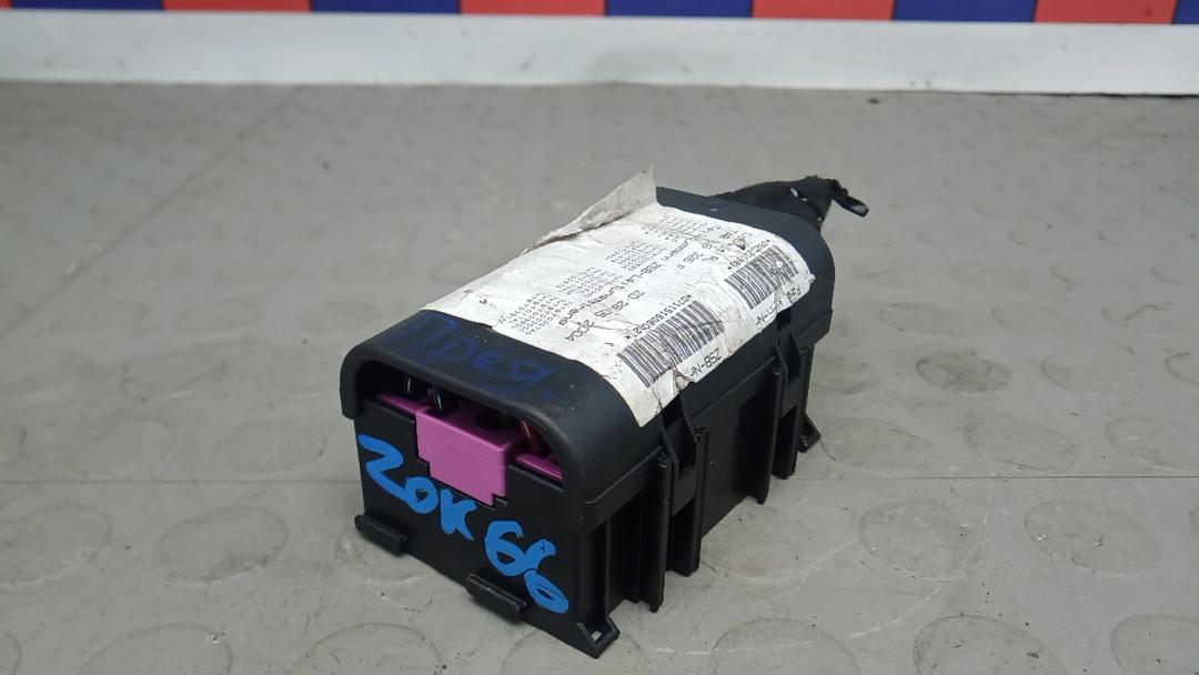 блок предохранителей Volkswagen Transporter 2003 2008, 1.9 л., МКПП, микроавтобус