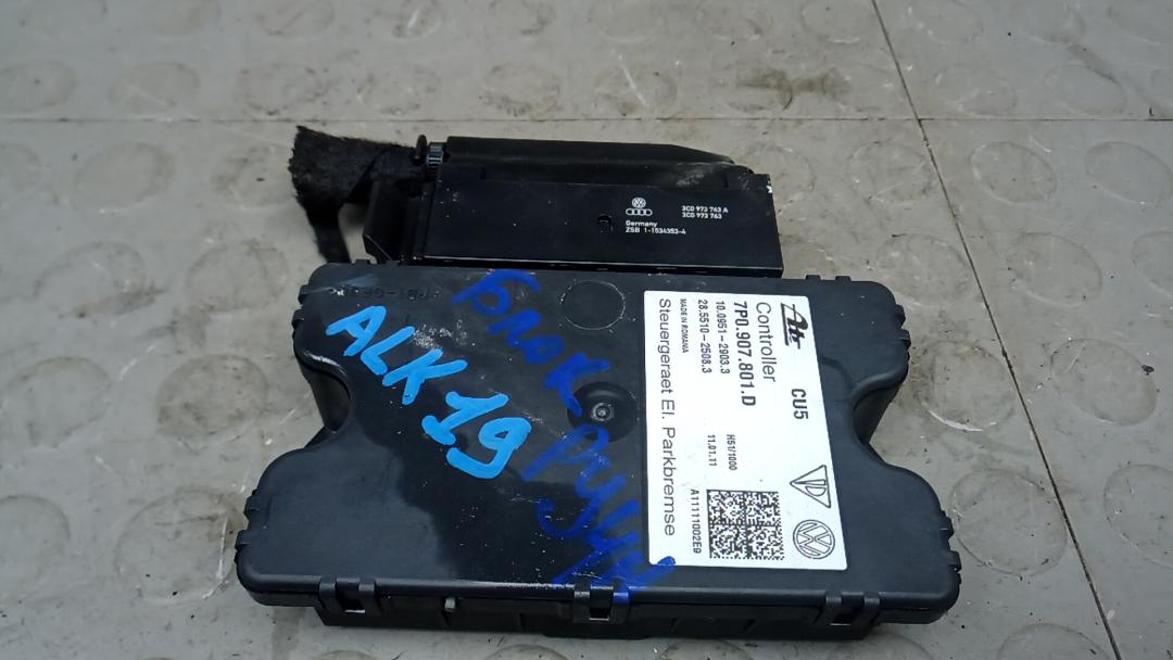 блок управления ручником Volkswagen Touareg 2010 2011, 3.0 л., V6 TDI, АКПП, внедорожник 5 дв.