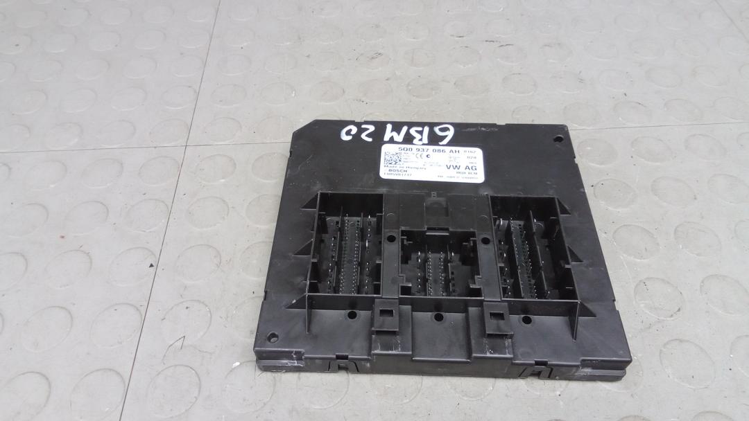 блок комфорта Volkswagen Passat 2014 2016, 1.6 л., МКПП, седан, 5Q0937086AH