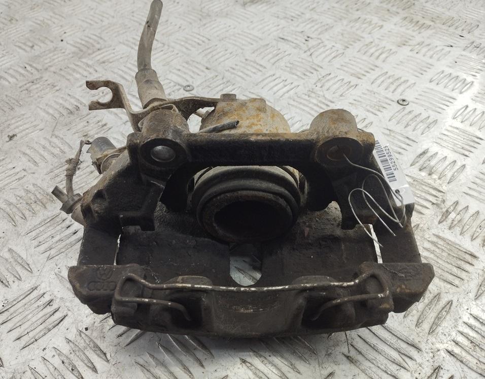 суппорт передний правый Volkswagen Passat B5+ (GP) 2004, 2.0 л., бензин, МКПП, чёрный, универсал