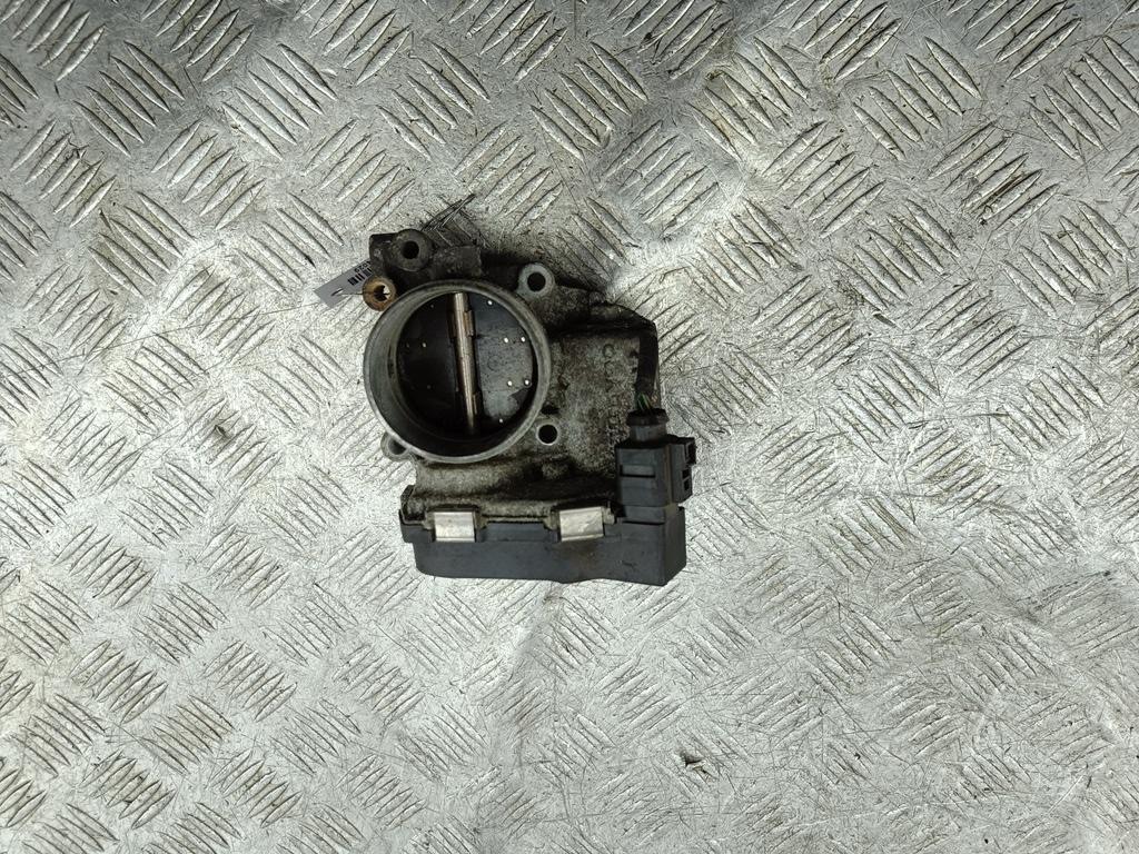 заслонка дроссельная Volkswagen Passat B6 2007, 2.0 л., бензин, МКПП, серый, седан, 06F133062B