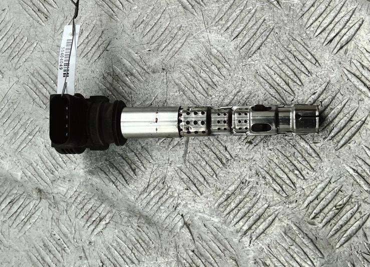 катушка зажигания Volkswagen Passat B6 2007, 2.0 л., бензин, МКПП, серый, седан, 06F905115F