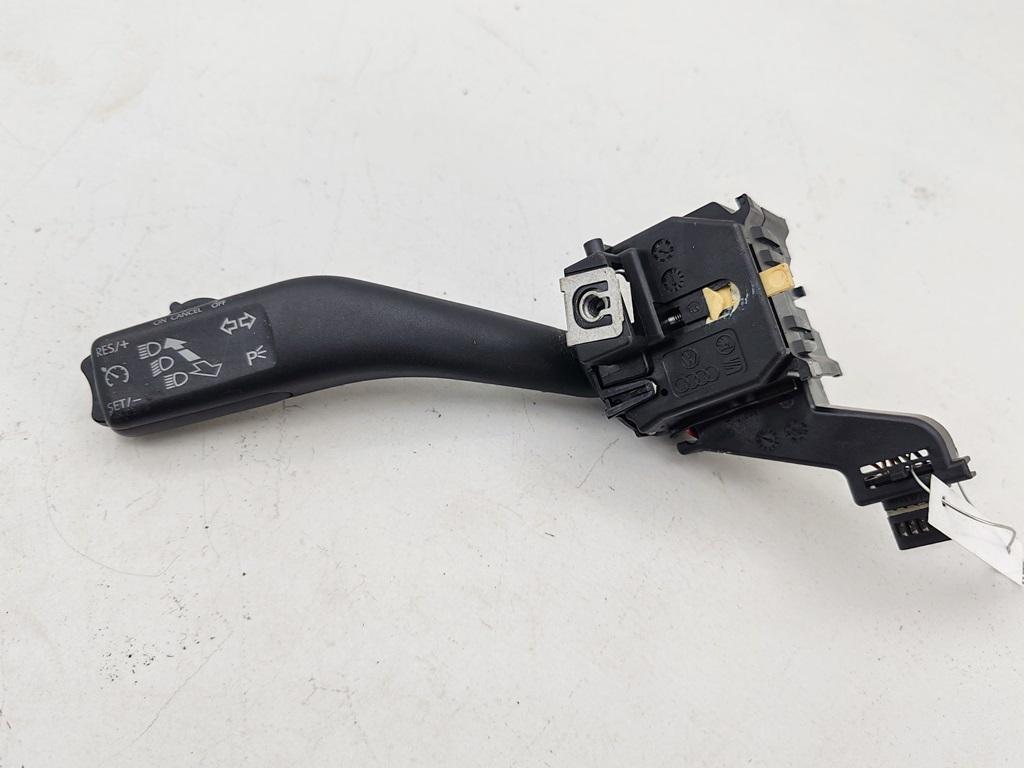 переключатель поворотов Volkswagen Golf-5 2007, 1.9 л., дизель, МКПП, красный, универсал, 1K0953513F
