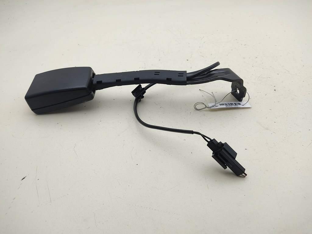 замок ремня безопасности Volkswagen Passat B6 2005, 1.9 л., дизель, МКПП, красный, седан, 3C0857755