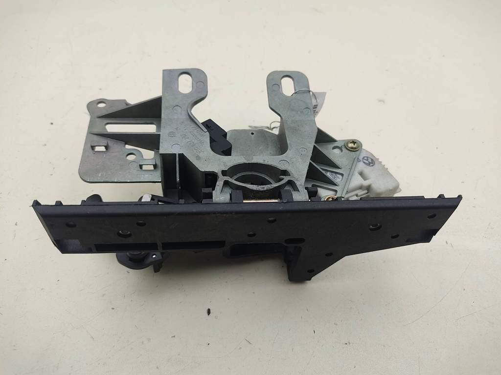 ручка крышки багажника Volkswagen Passat B5 1999, серый, универсал, 3B0827297T