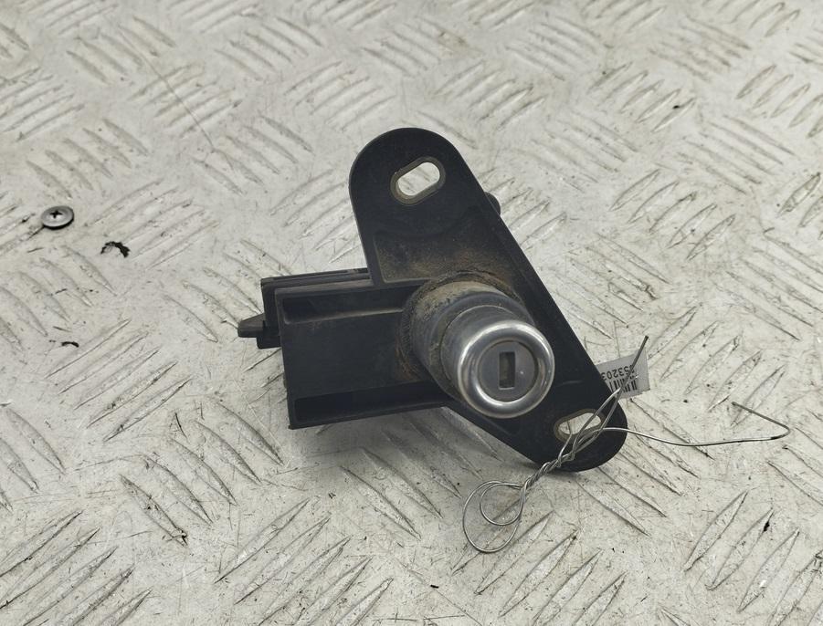 кнопка открытия багажника Opel Omega B 1996, 2.0 л., бензин, МКПП, зелёный, универсал