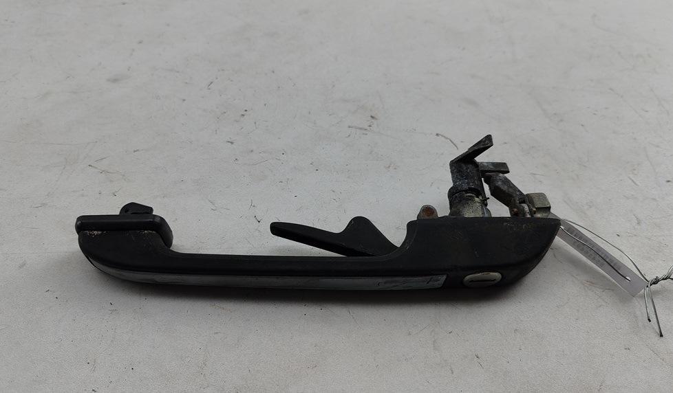 ручка наружная передняя правая Volkswagen Jetta 1991, 1.8 л., бензин, МКПП, красный, седан