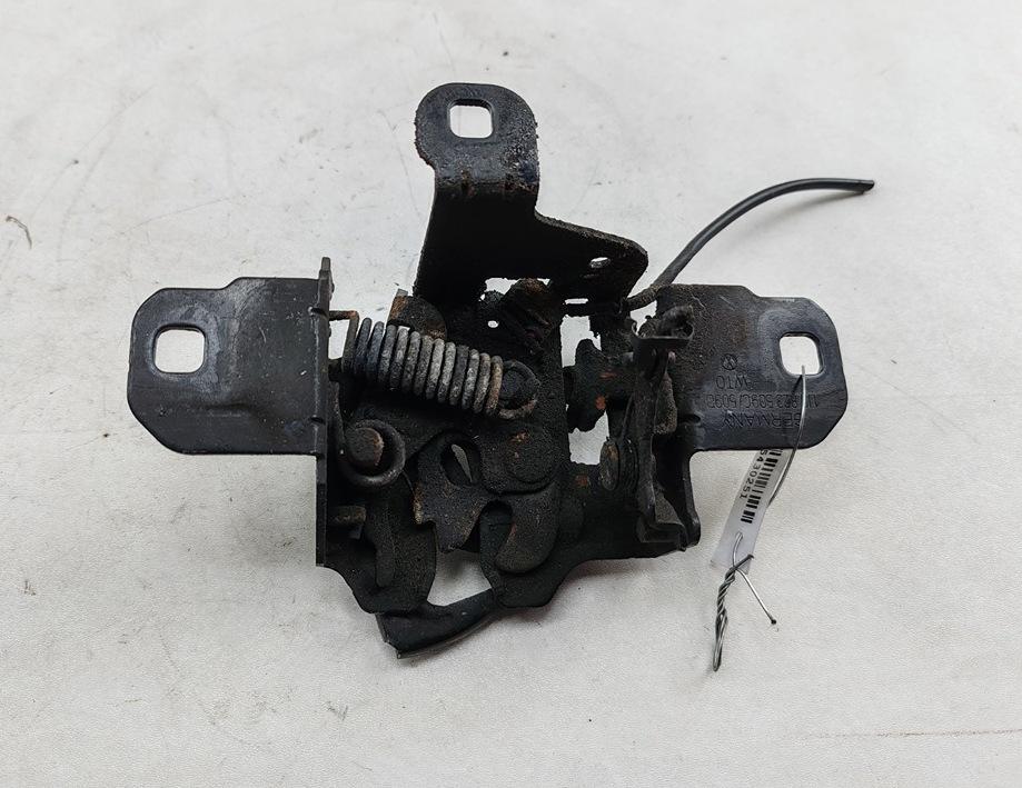 замок капота Volkswagen Bora 2002, 1.9 л., дизель, МКПП, серый, универсал, 1J0823509C