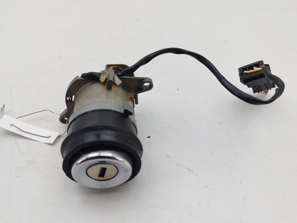 кнопка открытия багажника Audi A8 D2 2002, 4.2 л., бензин, АКПП, чёрный, седан, 4A5862055