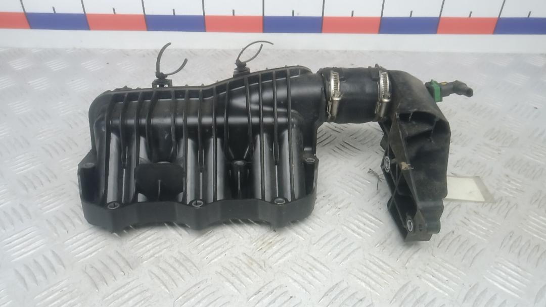 коллектор впускной Ford Focus 3 поколение 2012, 1.0 л., бензин, МКПП, хетчбэк 5 дв. - фото №1