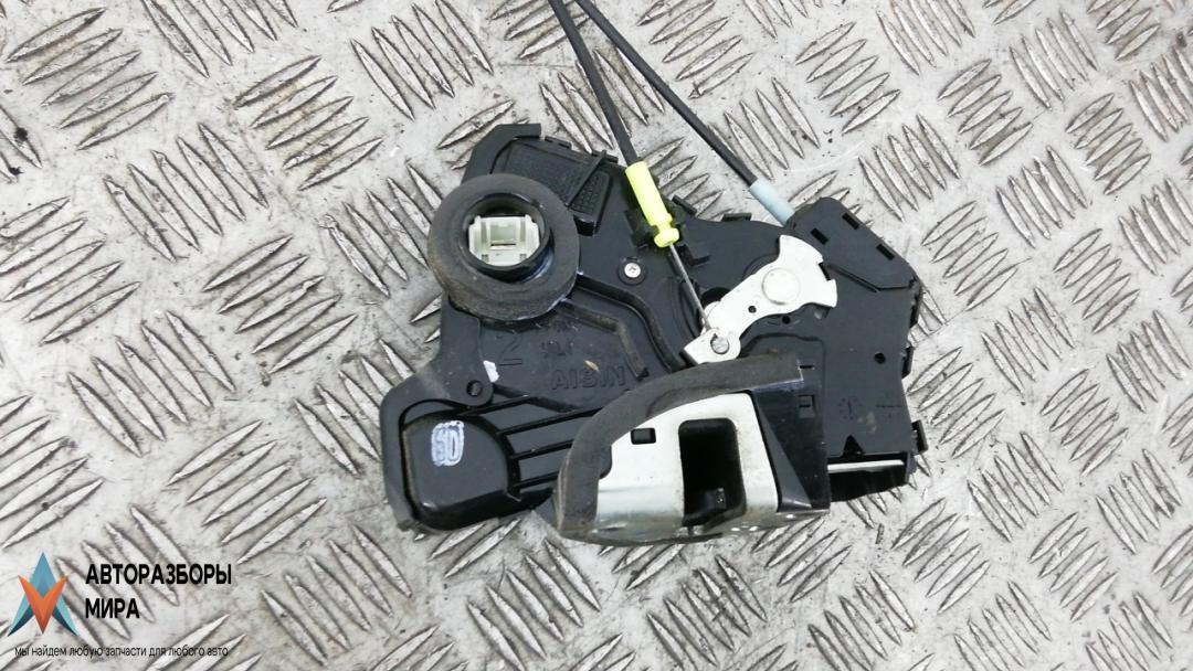 замок двери передней левой Toyota TUNDRA 2013, 5.7 л., бензин, АКПП, пикап - фото №1