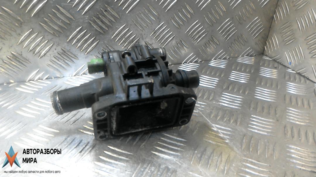 Корпус термостата дизельный Citroen C4 1 поколение 2004, 1.6 л., дизель, МКПП, хетчбэк 5 дв. - фото №1