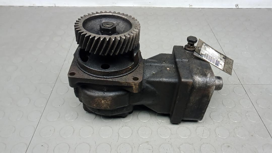 насос вакуумный Mercedes-Benz Vario 1 поколение 2005, 4.2 л., D 814D, дизель, МКПП, микроавтобус - фото №1