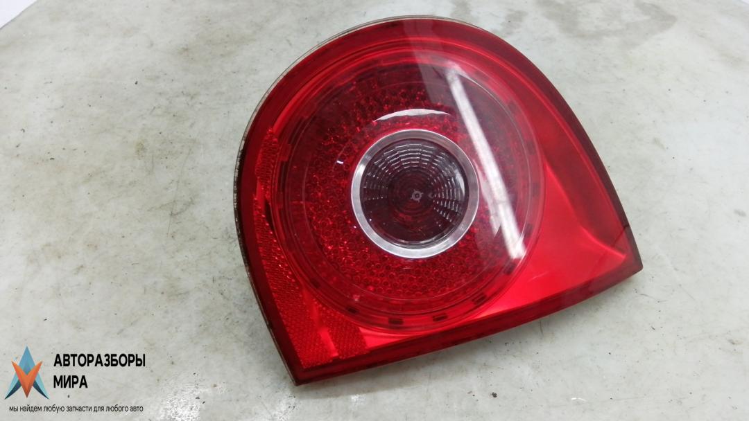 фонарь крышки багажника правый Volkswagen Golf 5 поколение 2006, 1.4 л., TSI, бензин, МКПП, хетчбэк 5 дв., 028500202 - фото №1