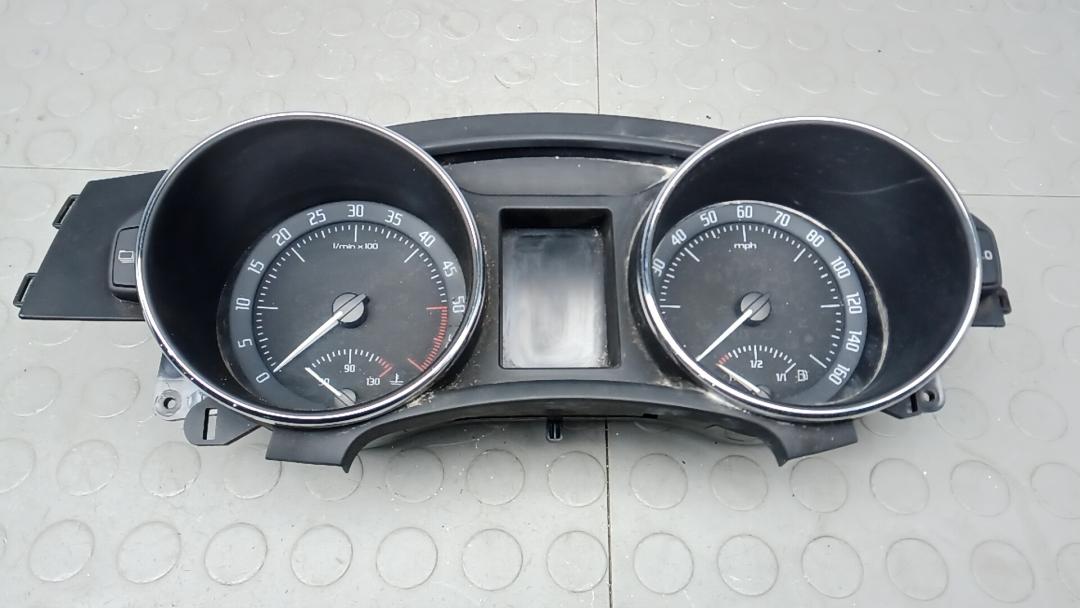 приборная панель Skoda Superb 2 поколение 2012, 1.6 л., дизель, МКПП, хетчбэк 5 дв., 3T2920911K - фото №1