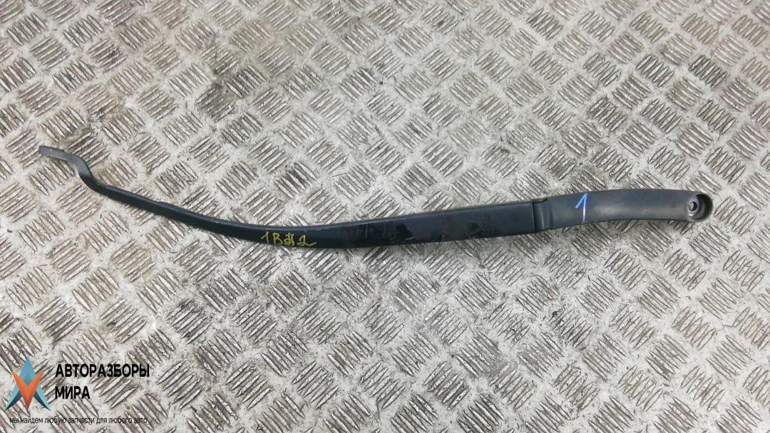 щеткодержатель (поводок стеклоочистителя, дворник) Hyundai Sonata YF 2013, 2.4 л., бензин, АКПП, седан, 983213S000, 983113S500 - фото №1