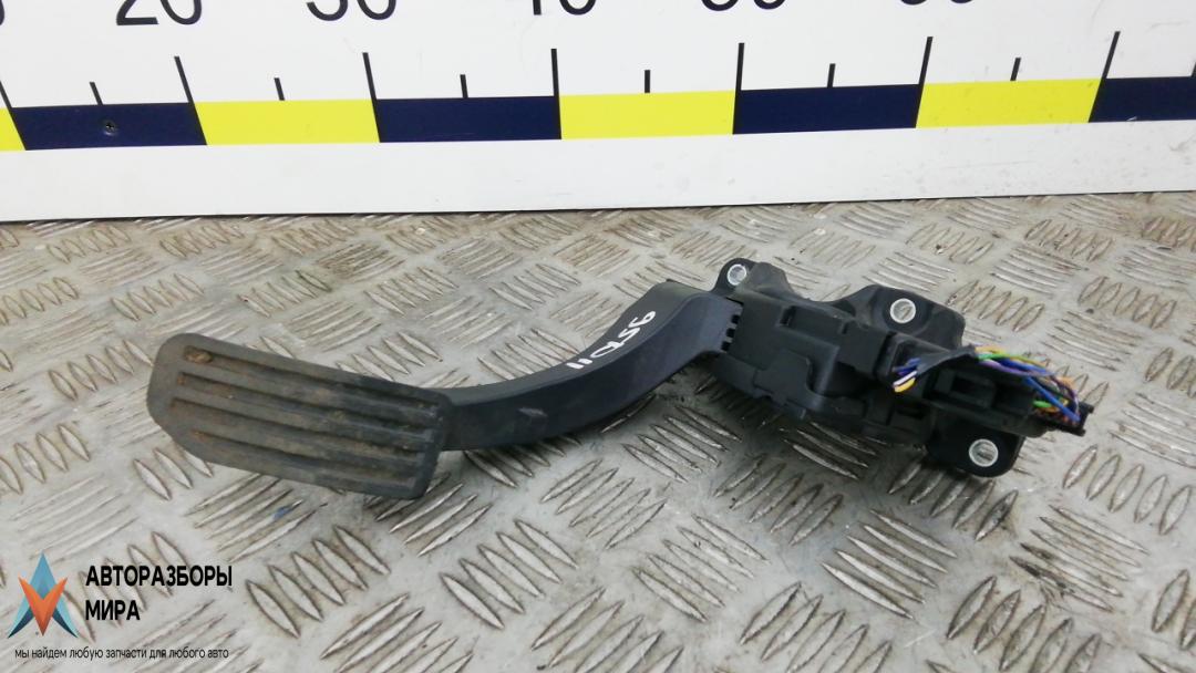 педаль Volvo V60 1 поколение 2012, 1.6 л., дизель, МКПП, универсал, 31329059 - фото №1