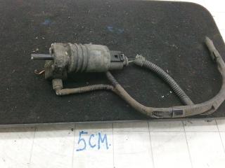 насос (моторчик) омывателя фар Volkswagen Caddy 3 поколение 2006, 2.0 л., Bi-Fuel, бензин, МКПП