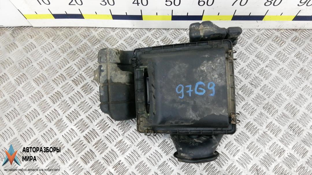 корпус воздушного фильтра Mitsubishi Pajero 2 поколение 1995, 3.0 л., бензин, АКПП, внедорожник 5 дв. - фото №1