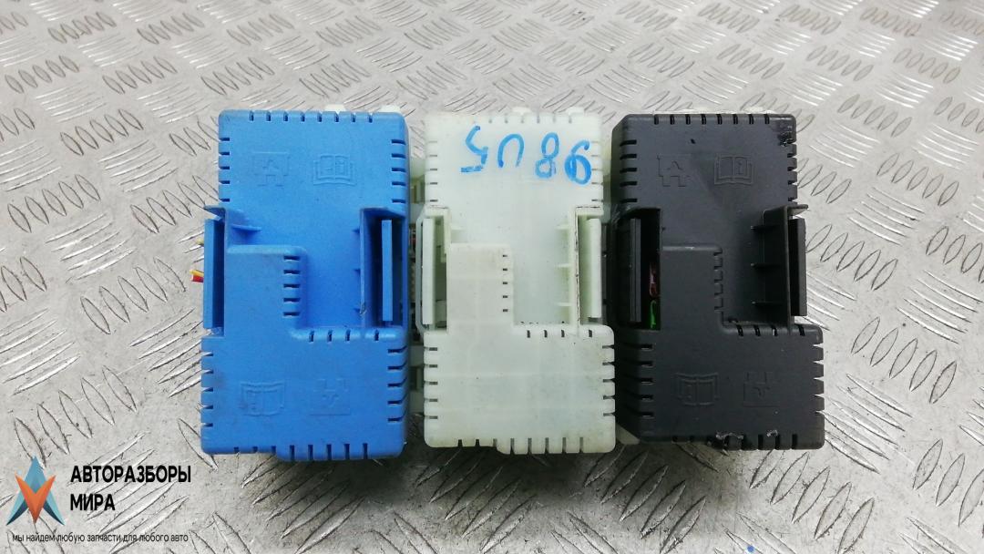 блок предохранителей Volvo XC60 1 поколение 2009, 2.4 л., дизель, МКПП, внедорожник 5 дв., . - фото №1