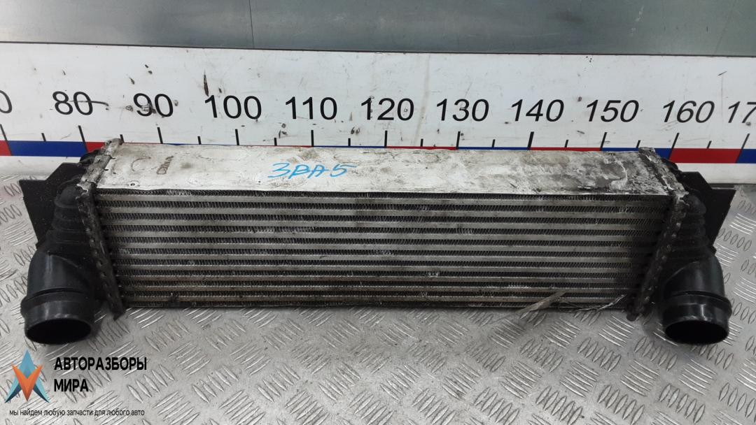 радиатор интеркулера BMW 5 серия F07/F10/F11 2012, 3.0 л., бензин, АКПП, седан, 17517577115 - фото №1