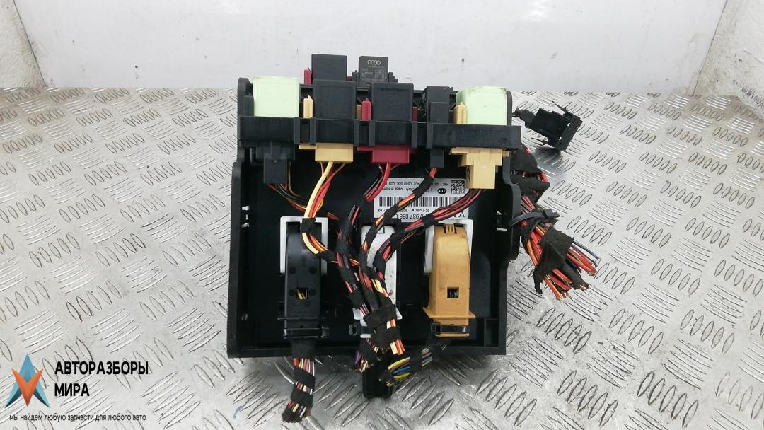 блок предохранителей Skoda Yeti 1 поколение 2010, 2.0 л., дизель, МКПП, внедорожник 5 дв., 1K0937086 - фото №1