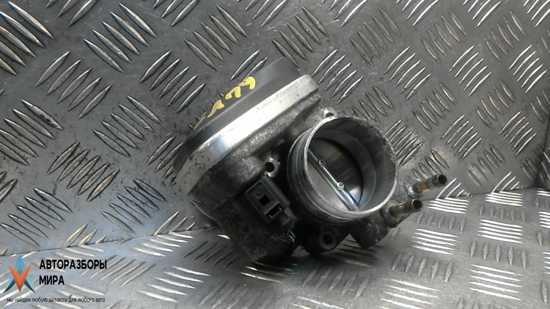 заслонка дроссельная Skoda Octavia 2 поколение (A5) 2005, 2.0 л., бензин, МКПП, хетчбэк 5 дв., 06F062 - фото №1