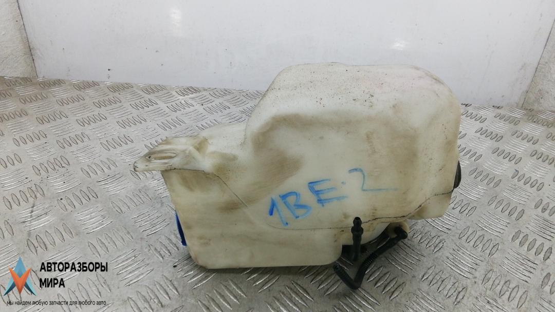 бачок омывателя Volkswagen Golf 4 поколение 1999, 1.9 л., SDi, дизель, МКПП, хетчбэк 5 дв. - фото №1