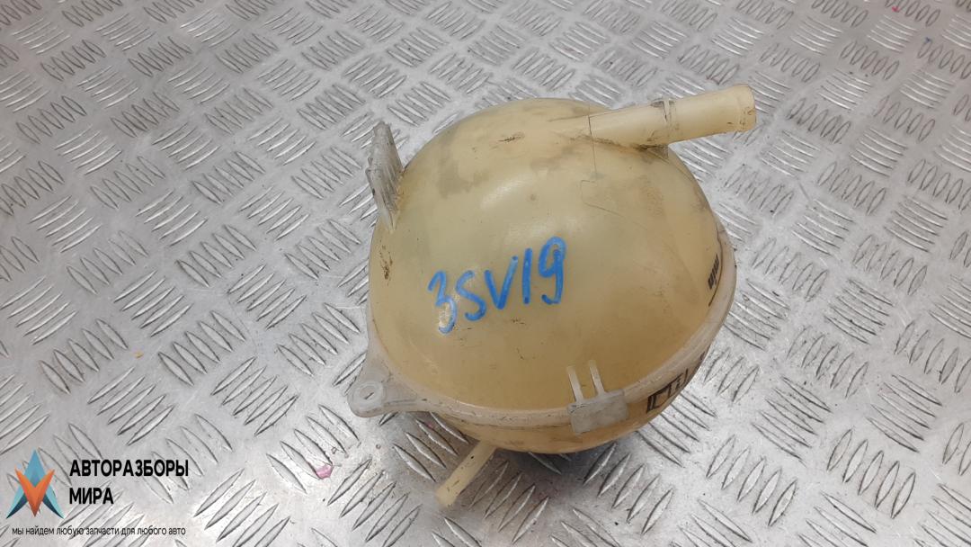 бачок расширительный Skoda Fabia 2 поколение (5J) 2007, 1.2 л., 6V, бензин, МКПП, хетчбэк 5 дв., 6RU121407, 6Q0121407, 6Q0121407B, 6Q0121407A - фото №1