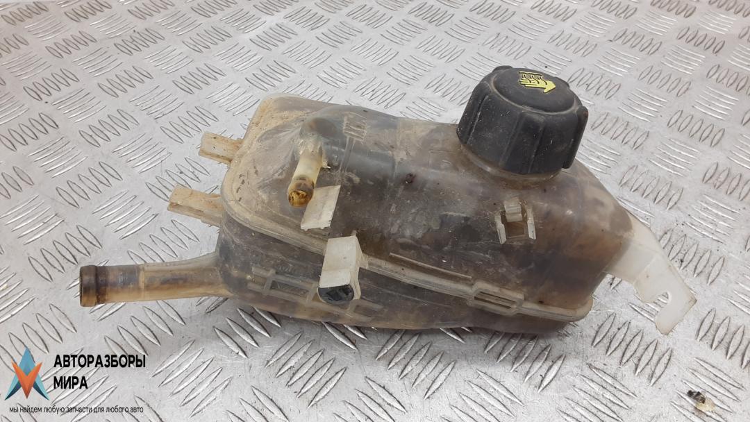 бачок расширительный Renault Megane 3 поколение 2009, 1.6 л., бензин, МКПП, хетчбэк 5 дв., 217100005R, 8200048024 - фото №1