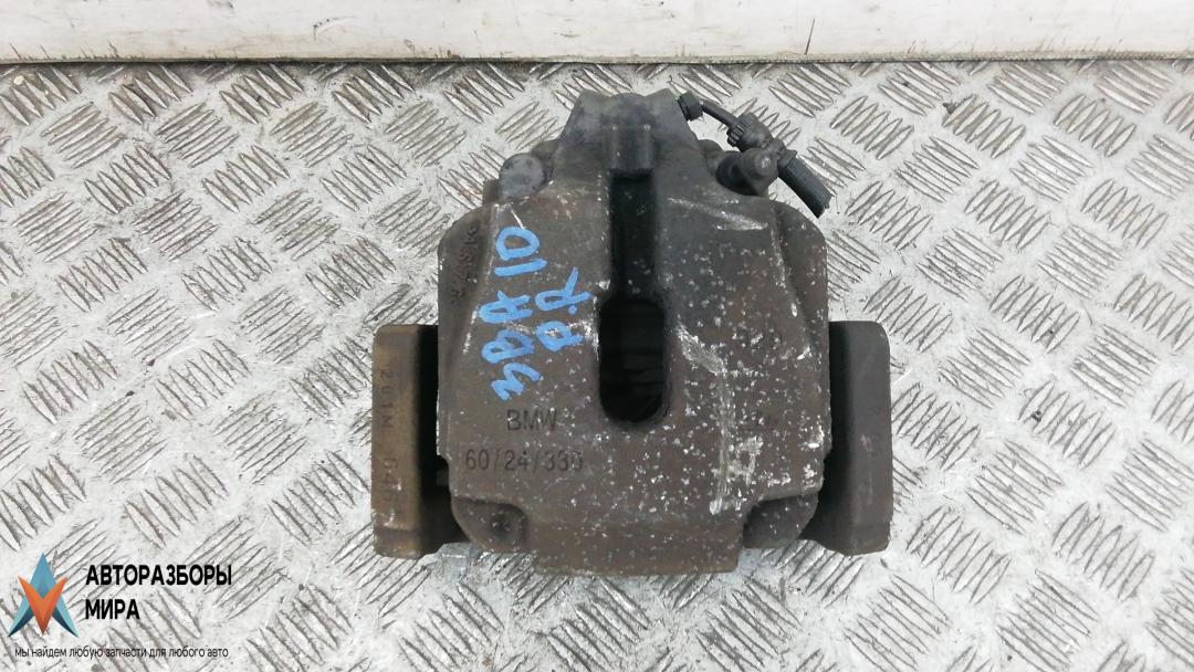 суппорт передний правый BMW 5 серия F07/F10/F11 2010, 3.0 л., бензин, АКПП, седан, 34116791920 - фото №1