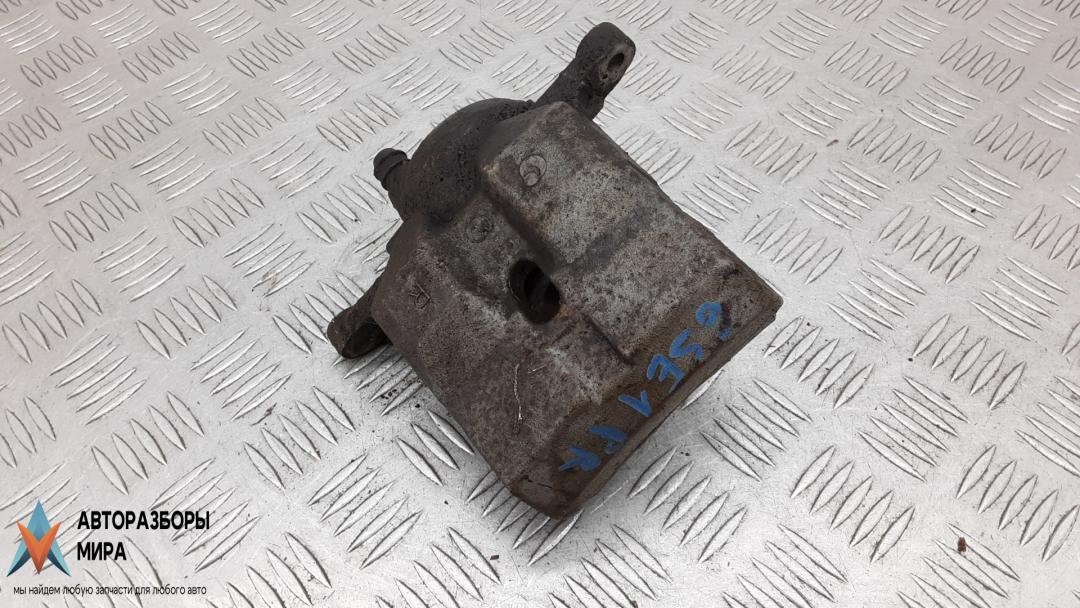 суппорт передний правый Toyota Prius 3 поколение 2010, 1.8 л., бензин, АКПП, хетчбэк 5 дв., 4773047060 - фото №1