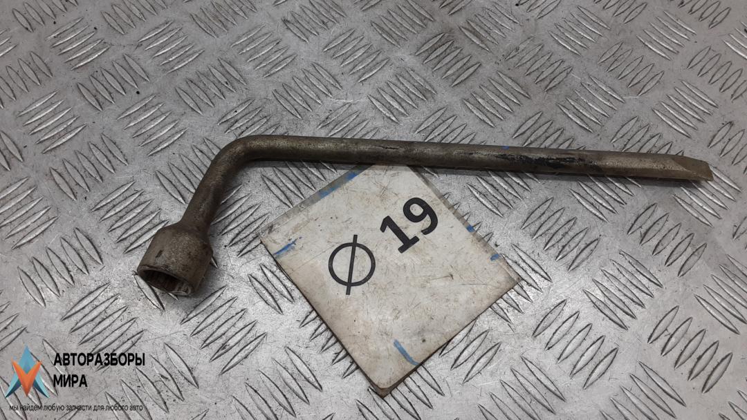 ключ колесный (балонный) Toyota COROLLA VERSO 2005, 2.0 л., дизель, МКПП, минивэн - фото №1