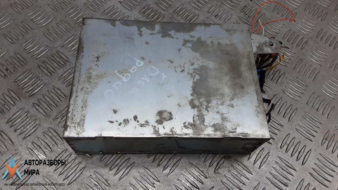 блок радио Land Rover Range Rover 3 поколение 2002, 3.0 л., TD6, дизель, АКПП, внедорожник 5 дв., YIL000022 - фото №1