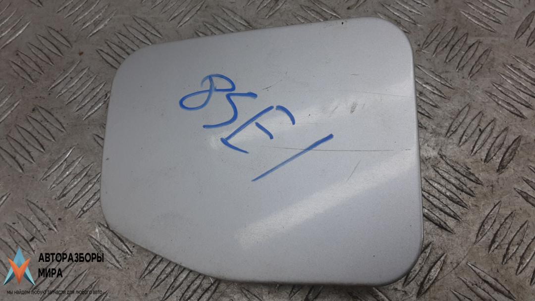 лючок топливного бака Suzuki Baleno 1 поколение 2000, 1.6 л., бензин, МКПП, универсал - фото №1