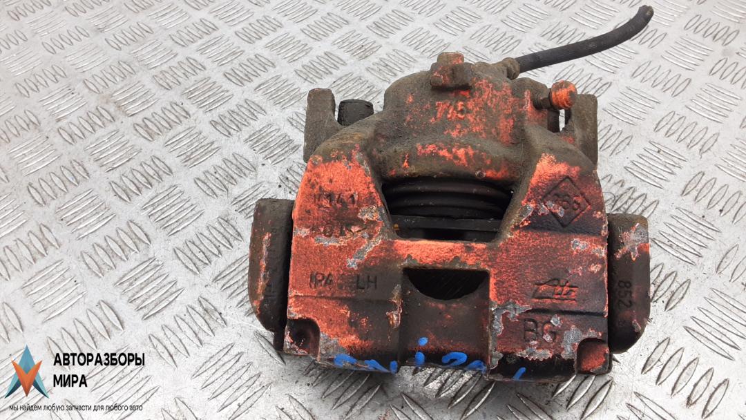 суппорт передний левый Renault Scenic 3 поколение 2010, 1.5 л., дизель, МКПП, минивэн, 410111495R, 410110001R, 410116581R, 410110354R - фото №1