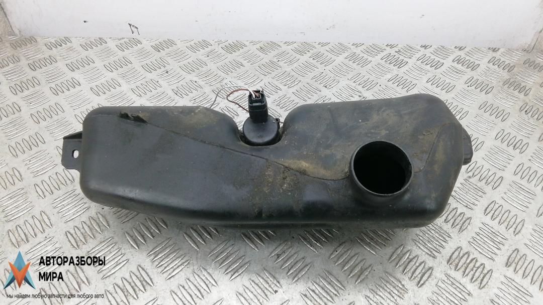 бачок омывателя Dacia Sandero 2 поколение 2013, 0.9 л., бензин, МКПП, хетчбэк 5 дв., 289104577R - фото №1