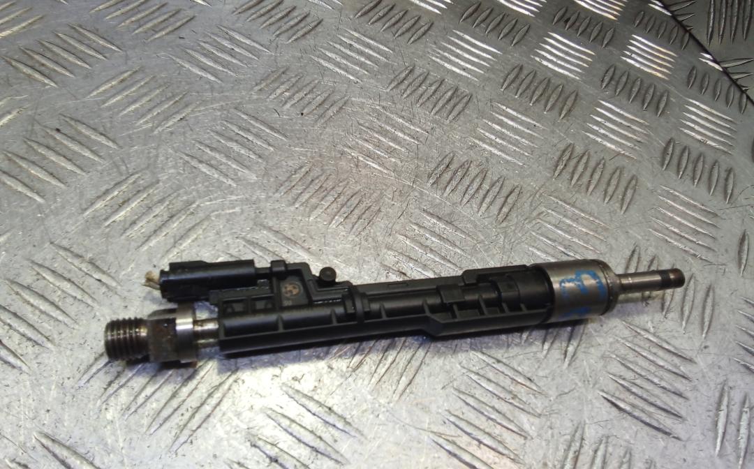 форсунка BMW 5 серия F07/F10/F11 2010, 3.0 л., бензин, АКПП, седан, 0261500109, 1210151706 - фото №1