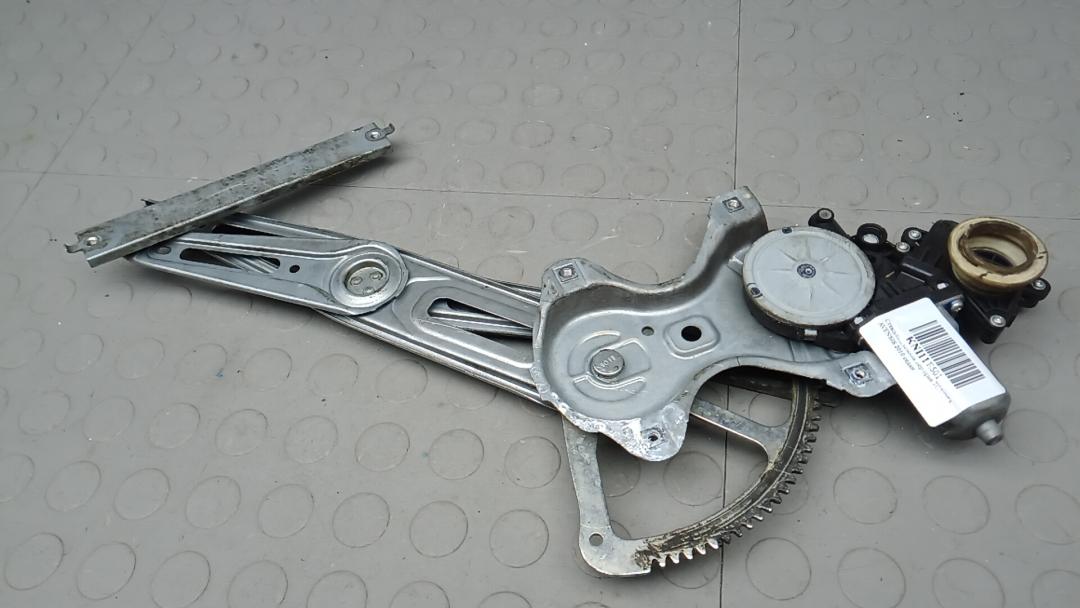 стеклоподъемник передний правый Toyota Avensis 3 поколение (T270) 2010, 2.0 л., дизель, МКПП, седан, 6981005070 - фото №1