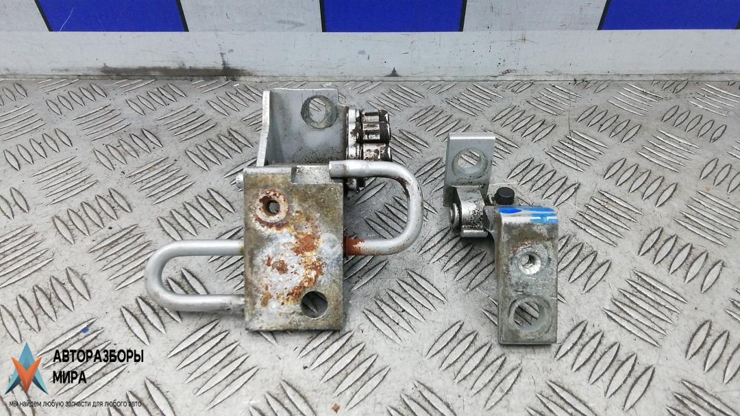 петля двери Audi A6 4F/C6 2004, 2.5 л., дизель, АКПП, универсал - фото №1