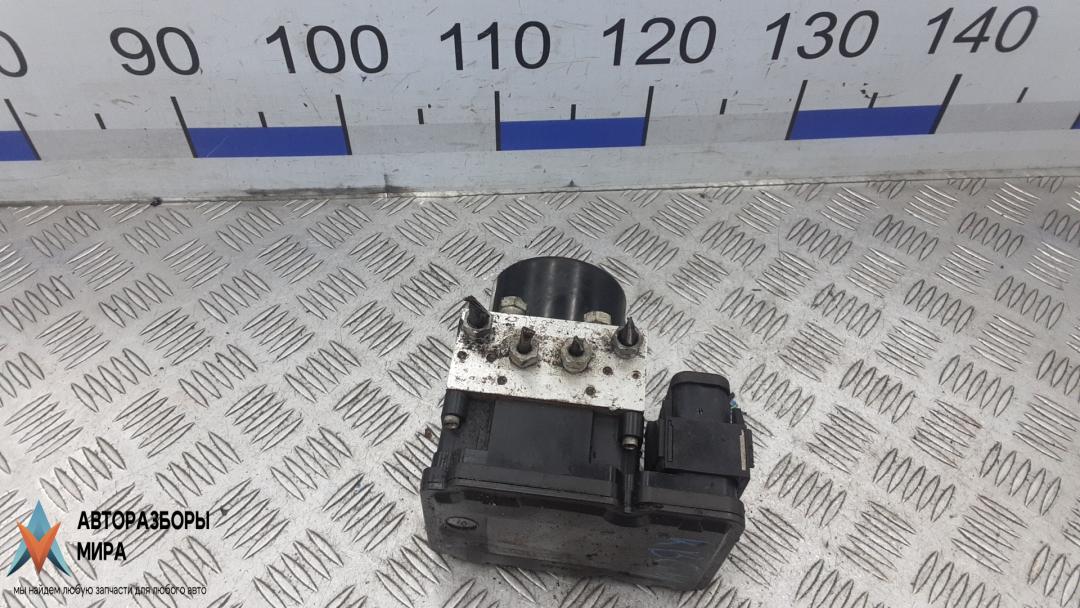 блок ABS Volvo V70 3 поколение 2010, 2.0 л., дизель, МКПП, универсал, 30681619 - фото №1