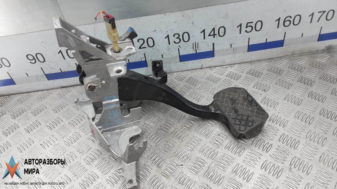 педаль тормоза Audi A6 4B/C5 1998, 1.8 л., Turbo, бензин, АКПП, седан, 8D1721117D - фото №1