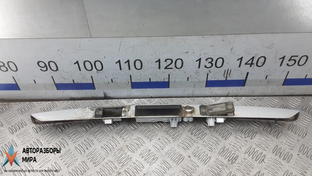 подсветка номера Audi A8 D3/4E 2003, 4.2 л., бензин, АКПП, седан, 4E0827576 - фото №1