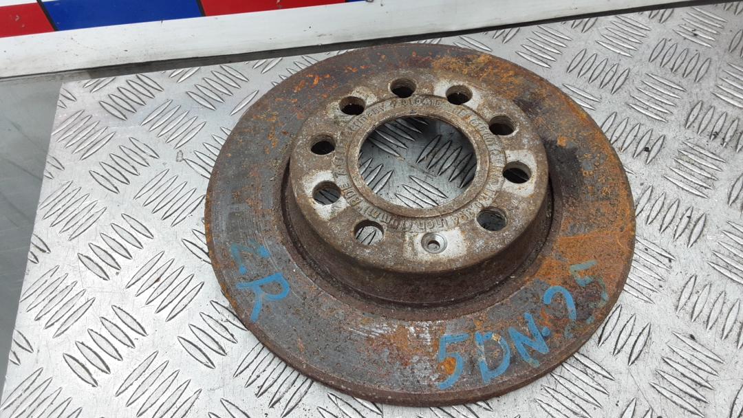 диск тормозной задний Audi A4 B8/8K 2007, 2.0 л., дизель, МКПП, седан, 8E0615601Q - фото №1