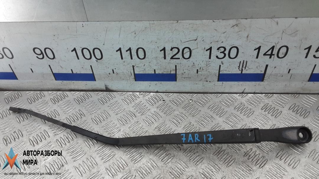 щеткодержатель (поводок стеклоочистителя, дворник) Kia Cerato 1 поколение 2005, 1.6 л., бензин, МКПП, хетчбэк 5 дв. - фото №1